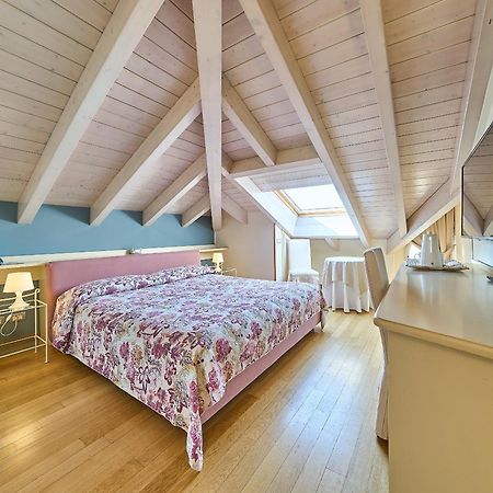 Hotel Belvedere Ranco Eksteriør billede