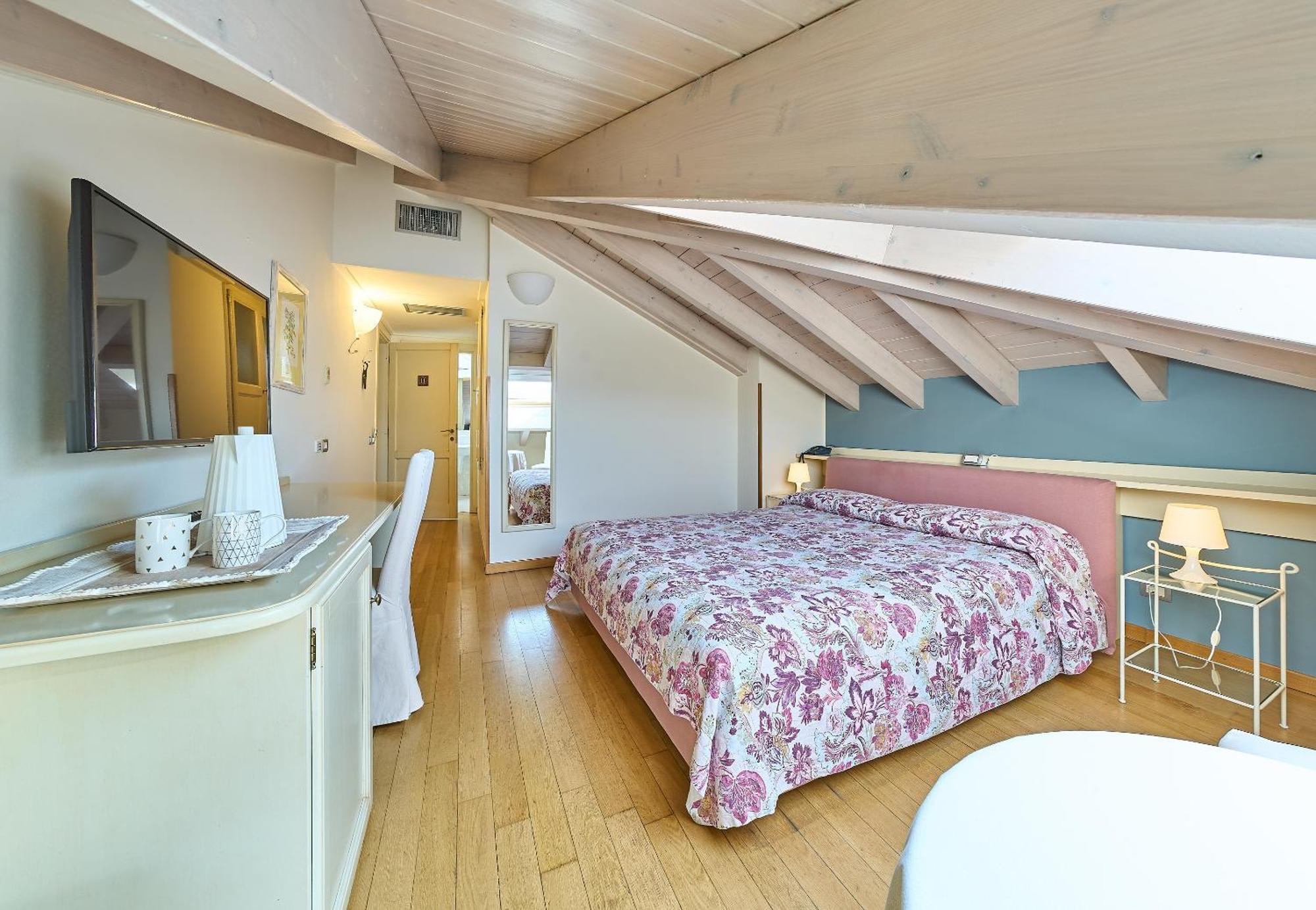 Hotel Belvedere Ranco Eksteriør billede