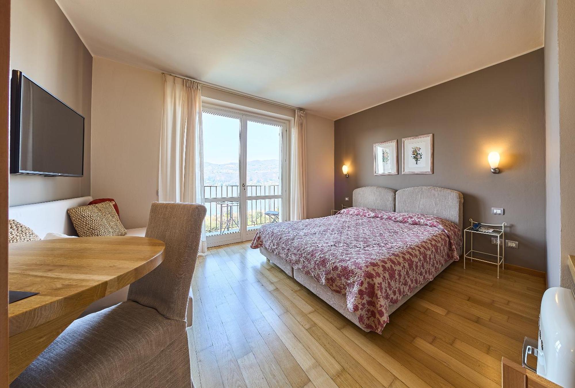 Hotel Belvedere Ranco Eksteriør billede